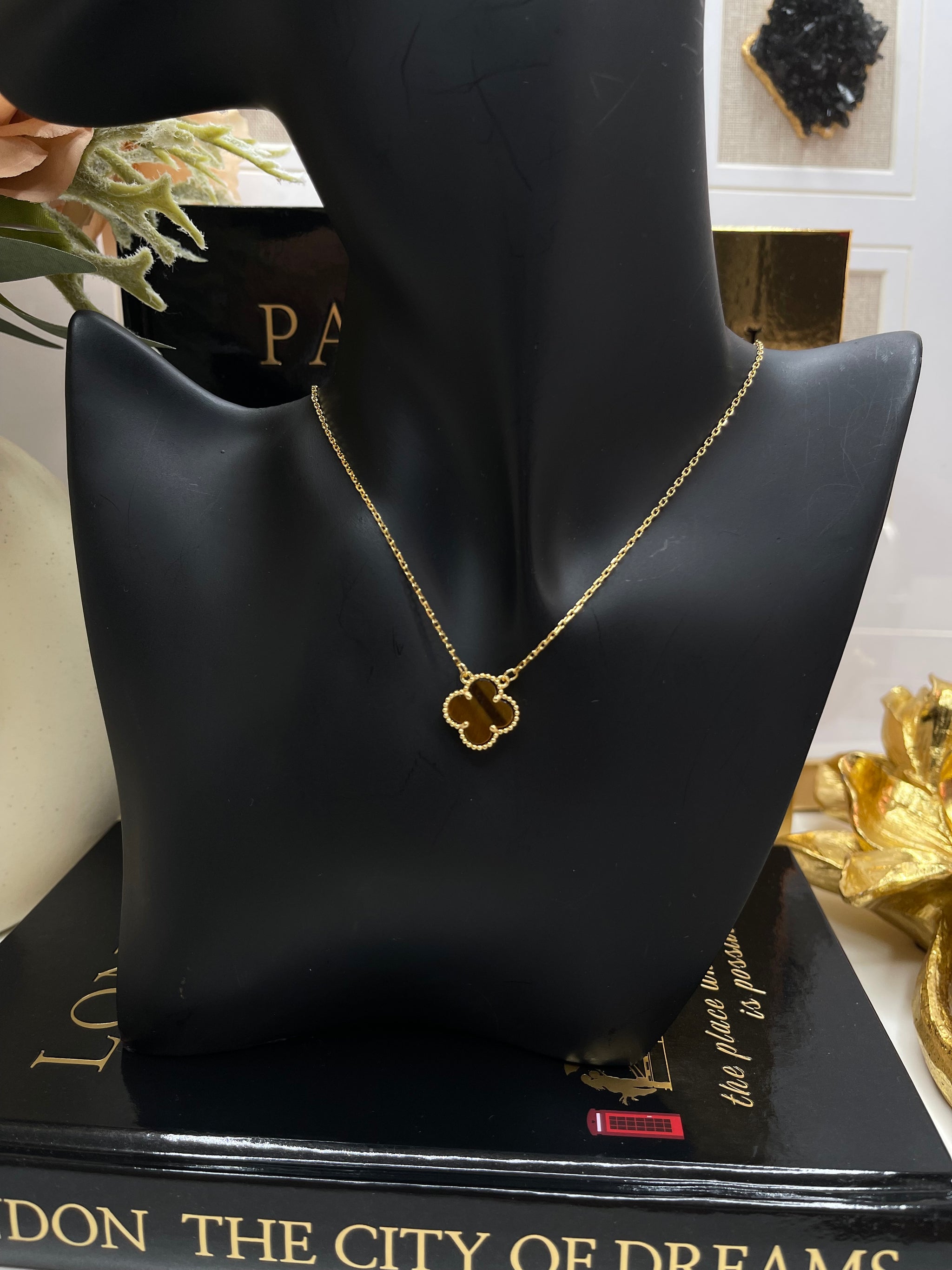 Clover Necklace (Brown)